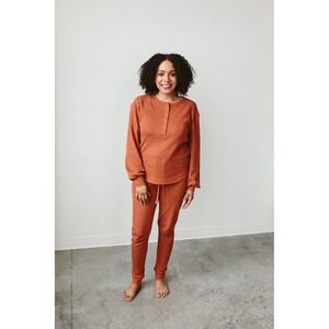 Goumi Women's Waffle Knit Henley And Pant Lounge Set In Clay Size Small
